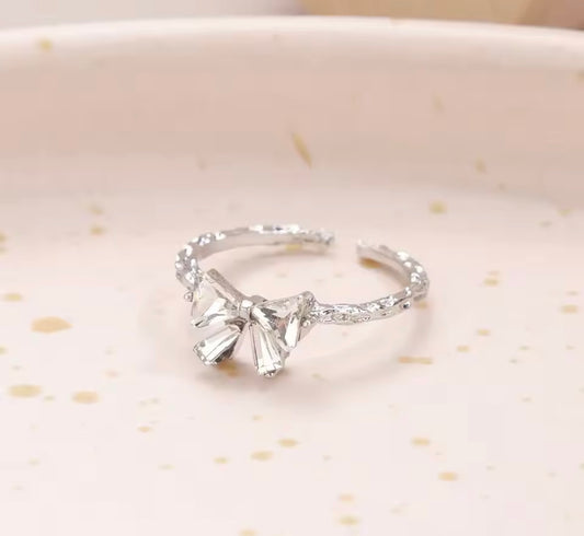 Bow adjustable ring